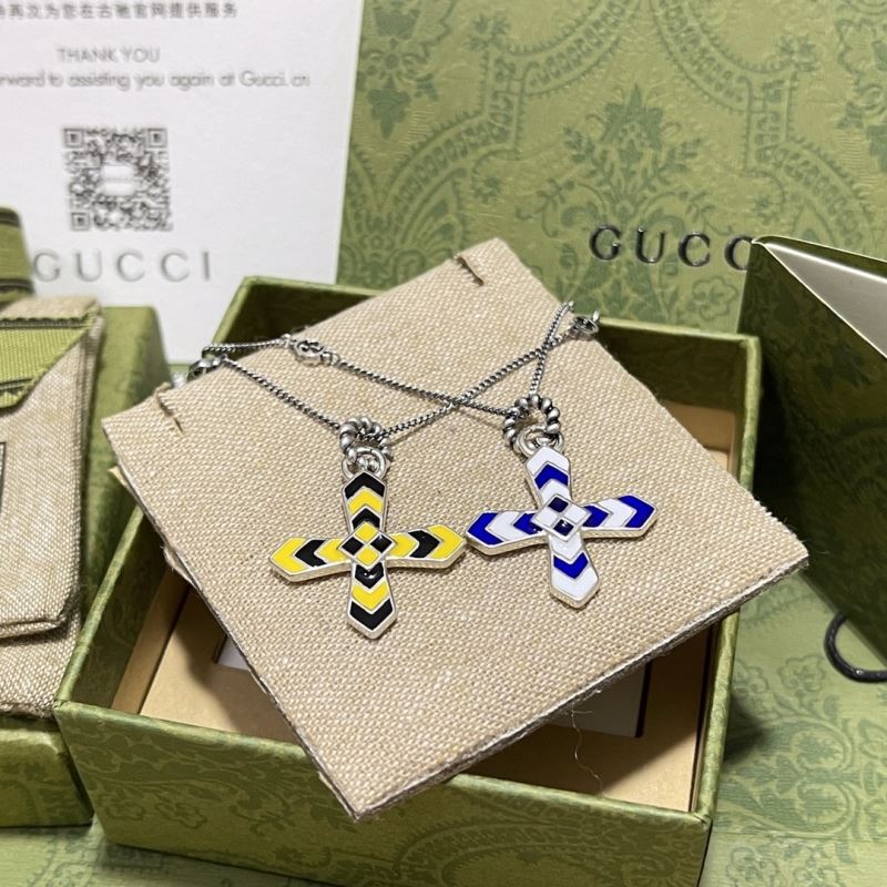 G*u*i necklaces